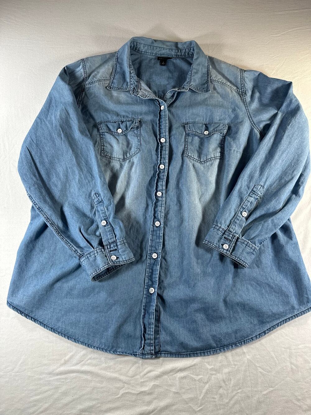 Torrid Size 2 Chambray Shirt Blue 100% Cotton Button Front Long Sleeve Plus